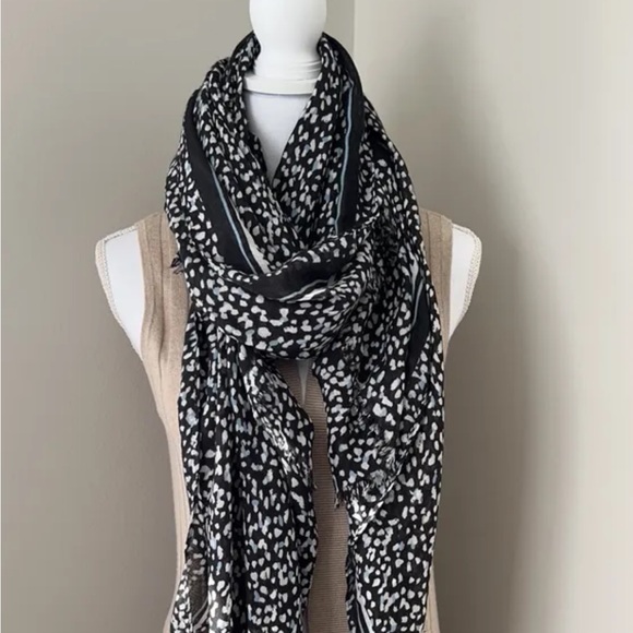 Reitmans sweater vest - Picture 5 of 5